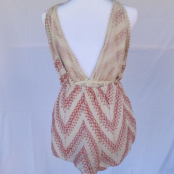 Cream Rompers with red embroidery - Picture 2 of 3